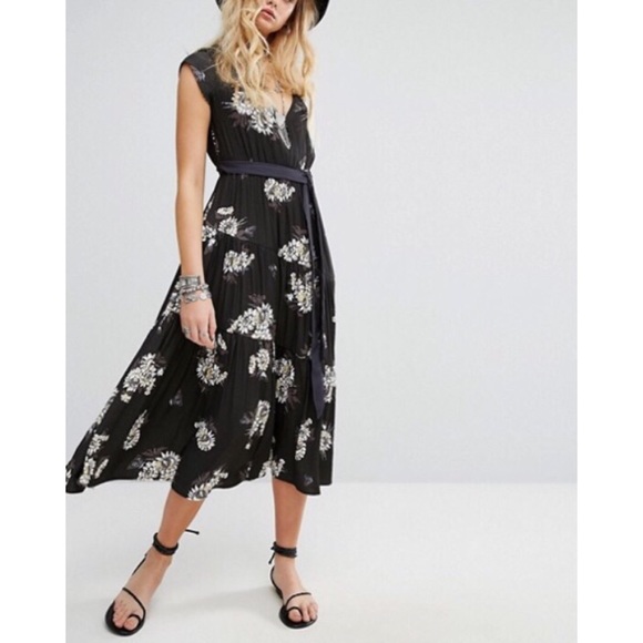 Free People Dresses & Skirts - ♥️NWT Free People floral print maxi dress